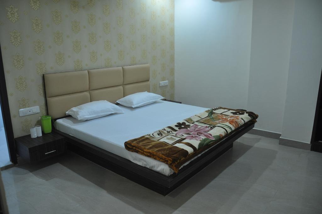 Hotel Silver Stone Ludhijána Pokoj fotografie